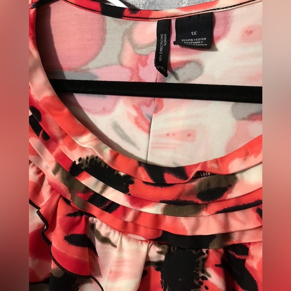 Red Blossoms Ruffled Top - Picture 2 of 4